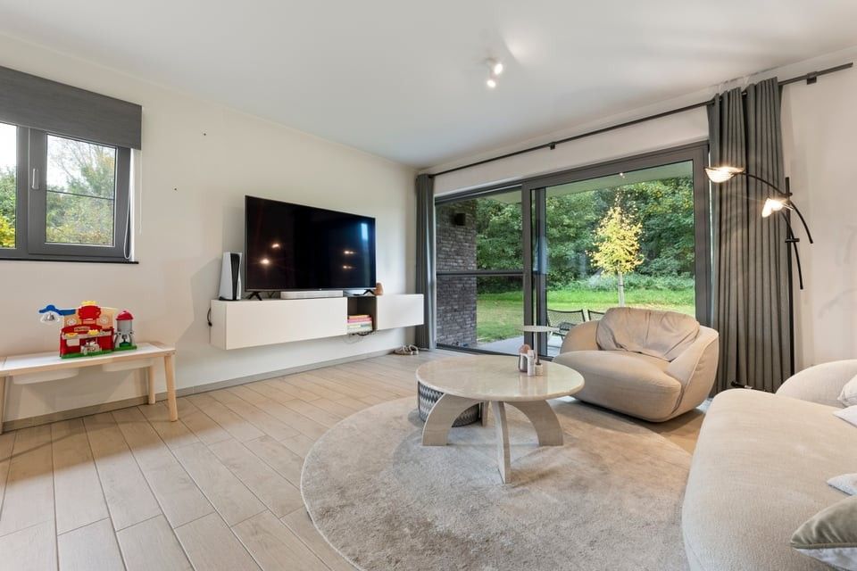 MODERN GELIJKVLOERS APPARTEMENT MET TERRAS EN STANPLAATS IN TONGEREN foto 2