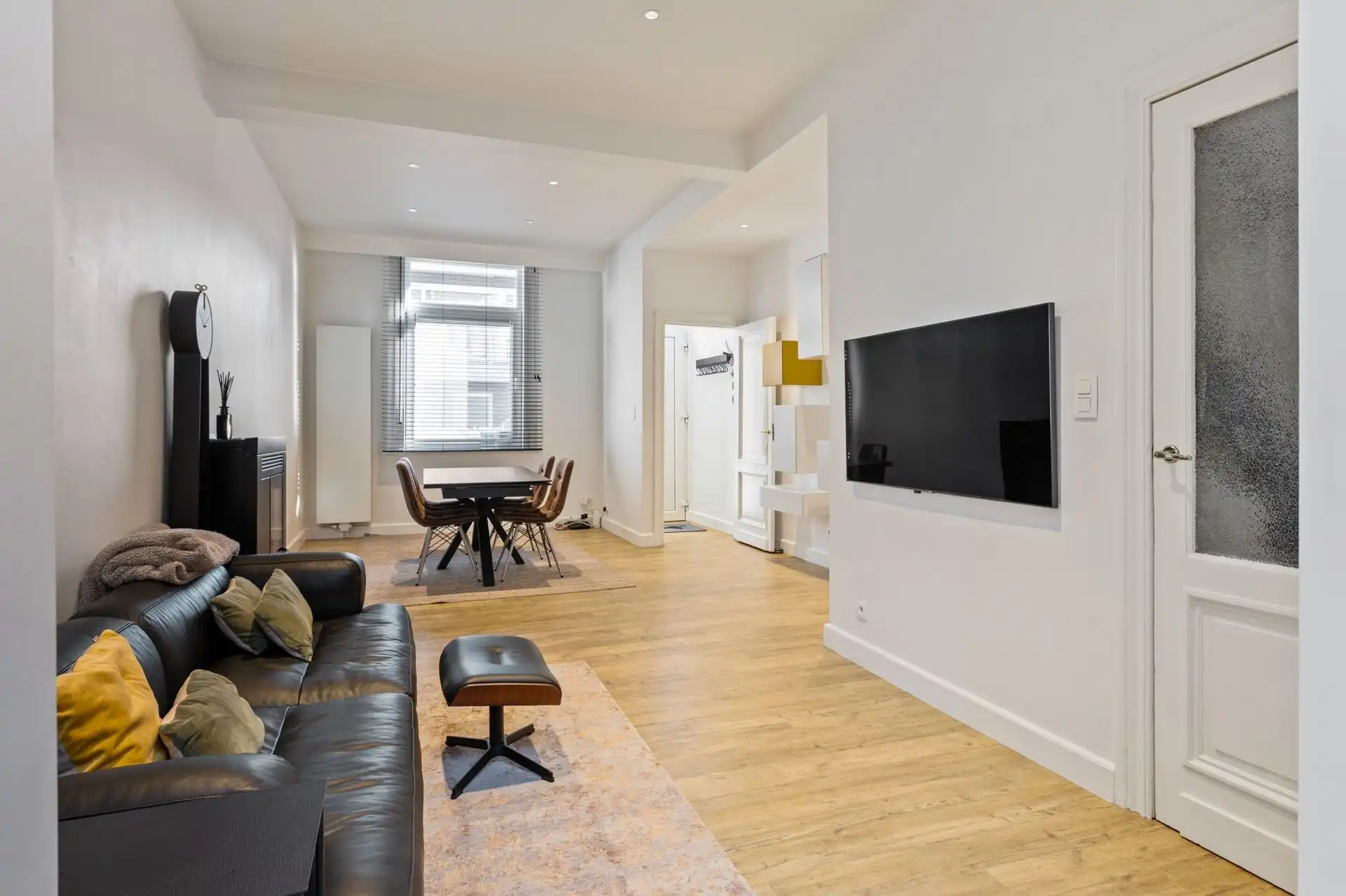 CENTRAAL GELEGEN WONING MET 3 SLPK foto 3