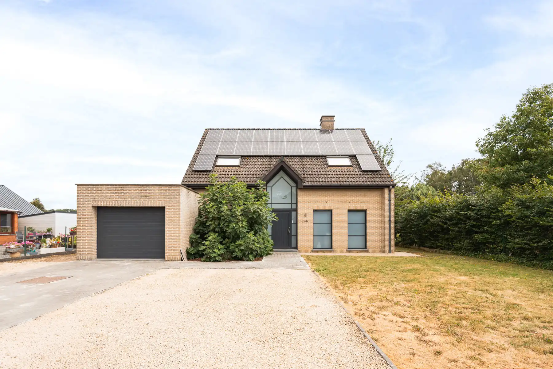 Ruime, karaktervolle gezinswoning met mooie tuin foto {{pictureIndex}}