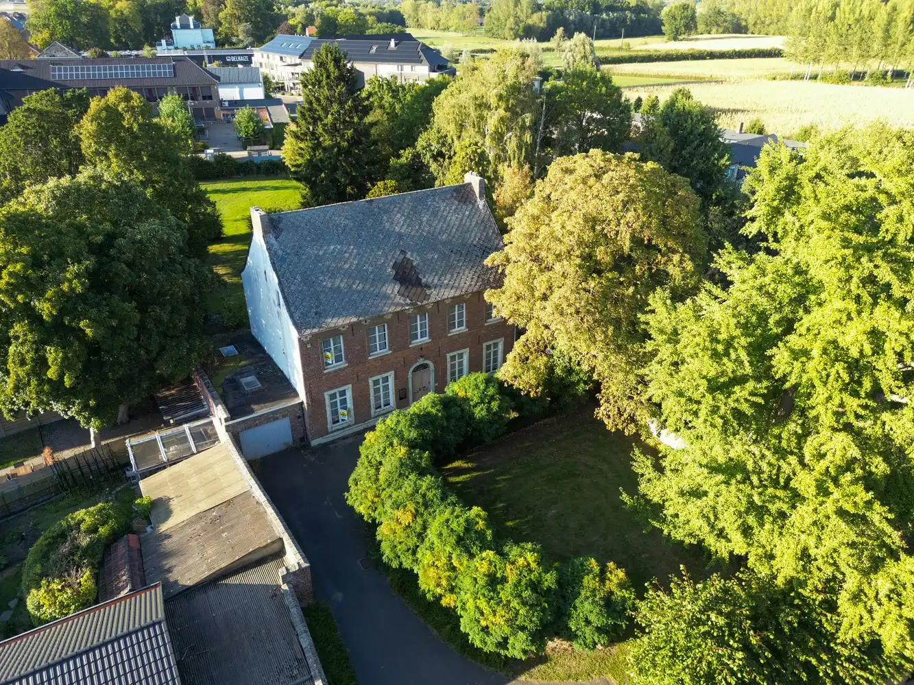 Voor liefhebbers van karaktervolle panden: unieke pastorie in dorpscentrum foto 37