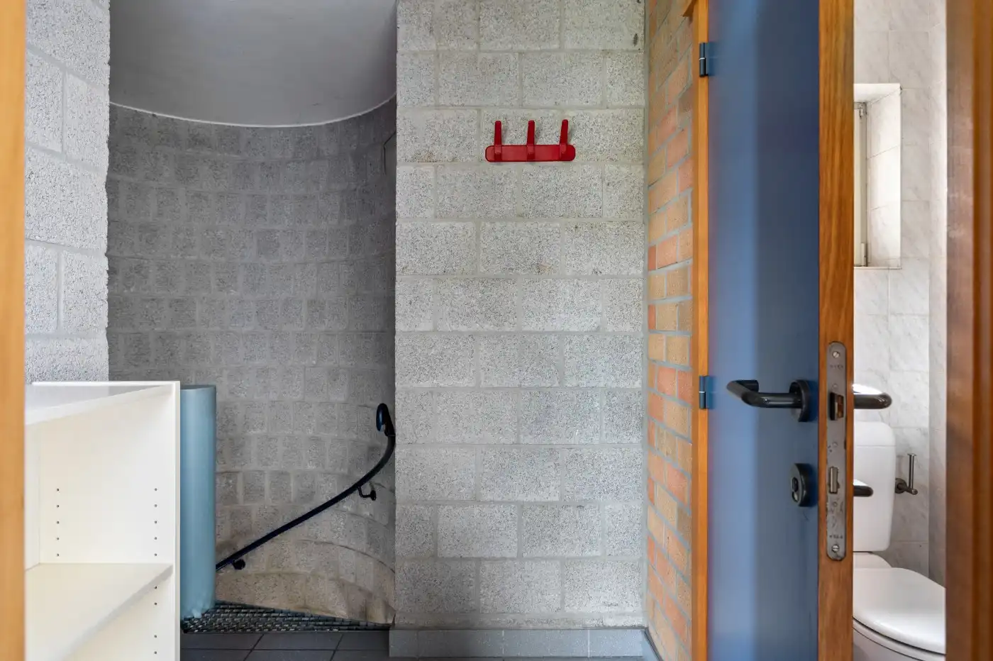 Vrijstaande architectenwoning met 5 slpk., atelier en dubbele garage op ruim perceel met zicht op de velden foto 30