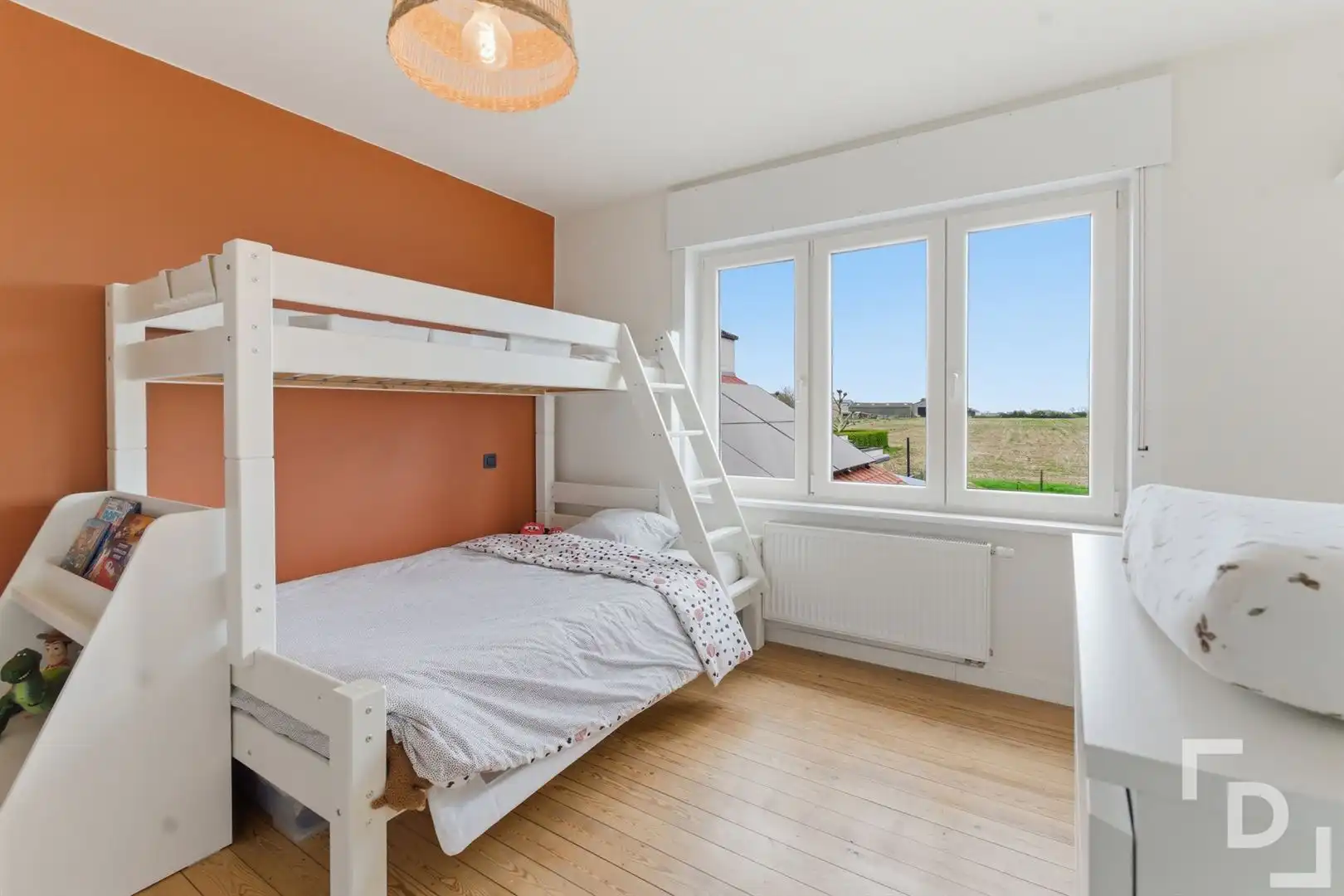 Gerenoveerde HOB met 3 slaapkamers en tuin te koop in Sint-Jan. foto 9