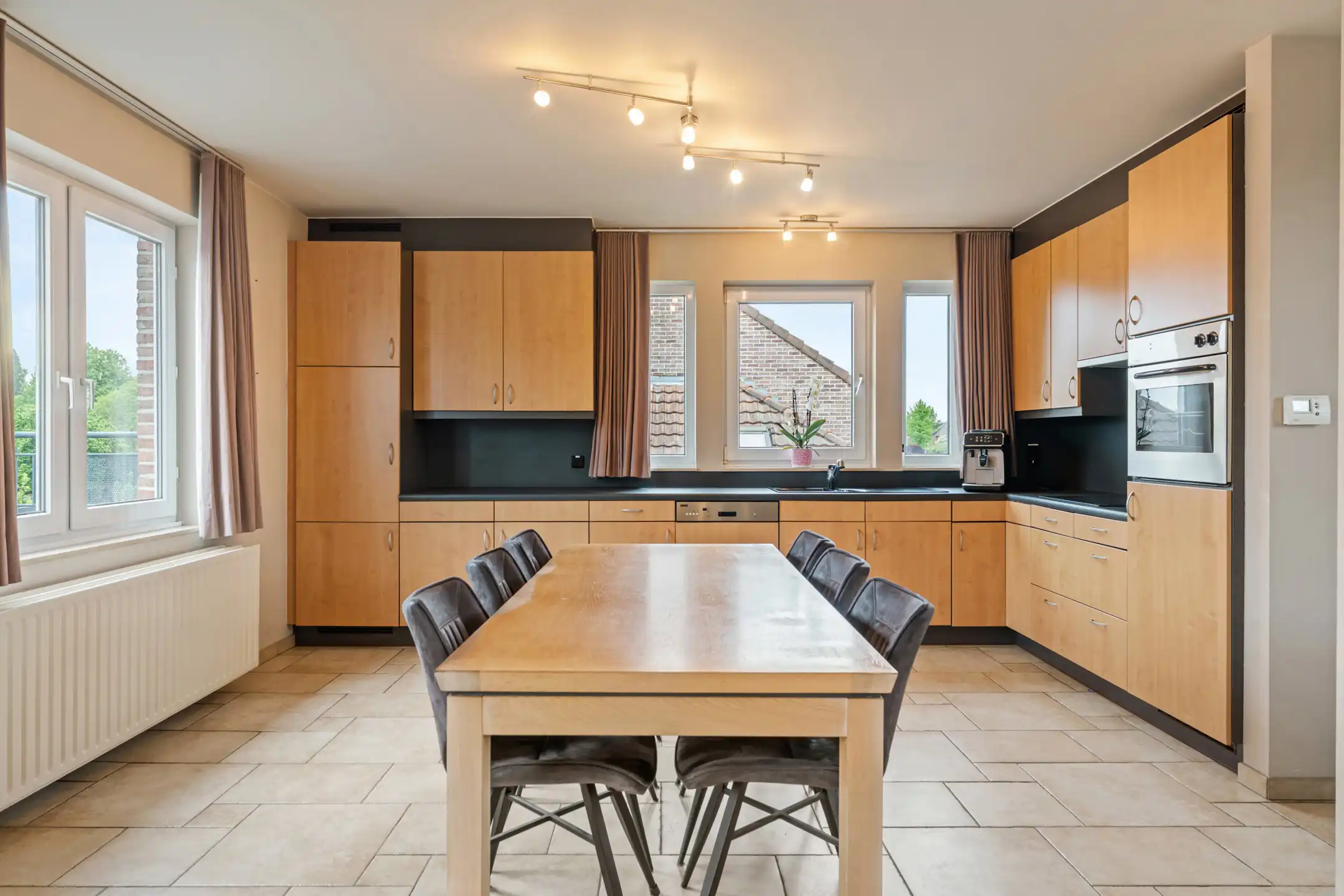 Woning met tal van mogelijkheden in Riemst foto 8