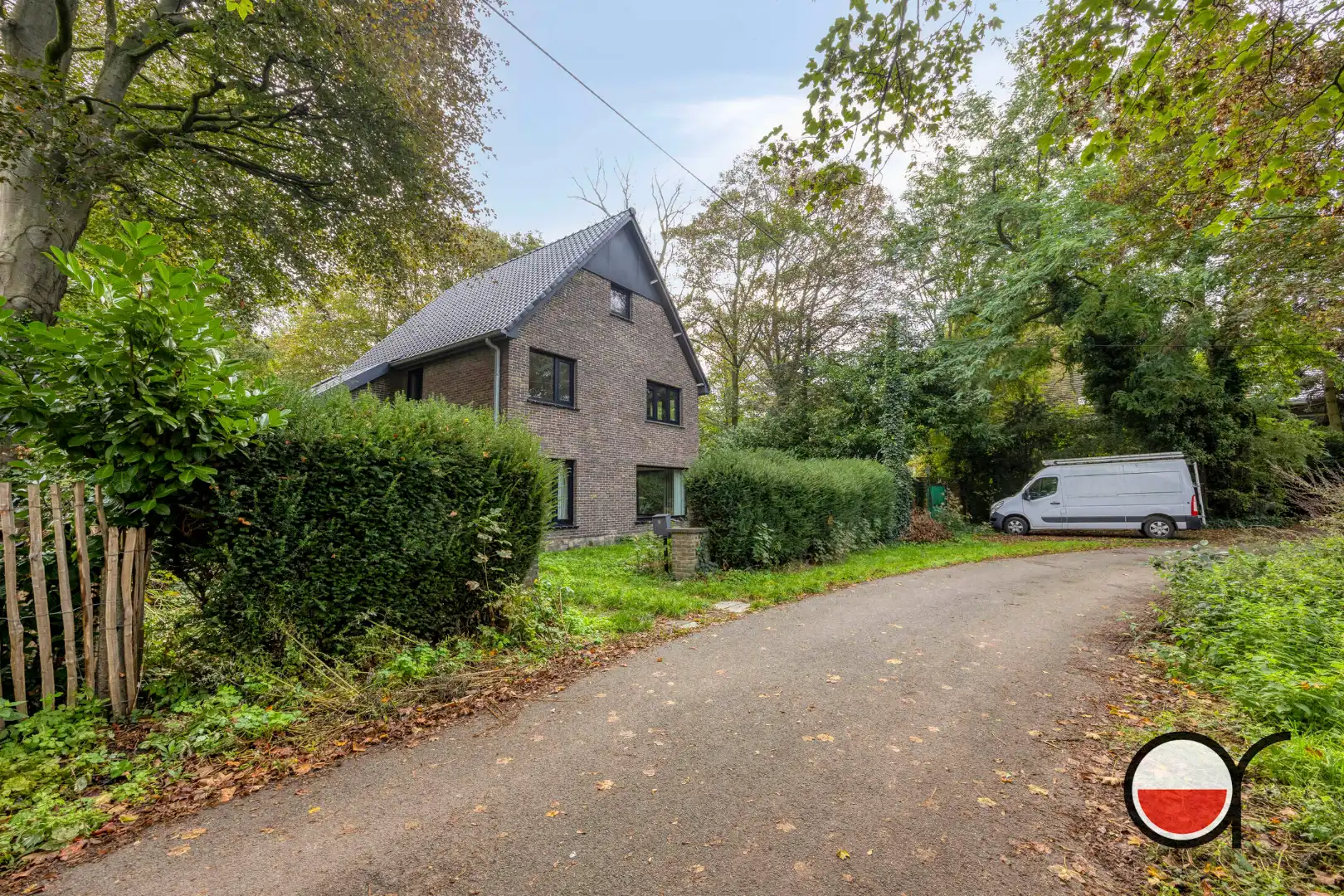 Villa in een uiterst rustige wijk in Sint-Amandsberg foto {{pictureIndex}}