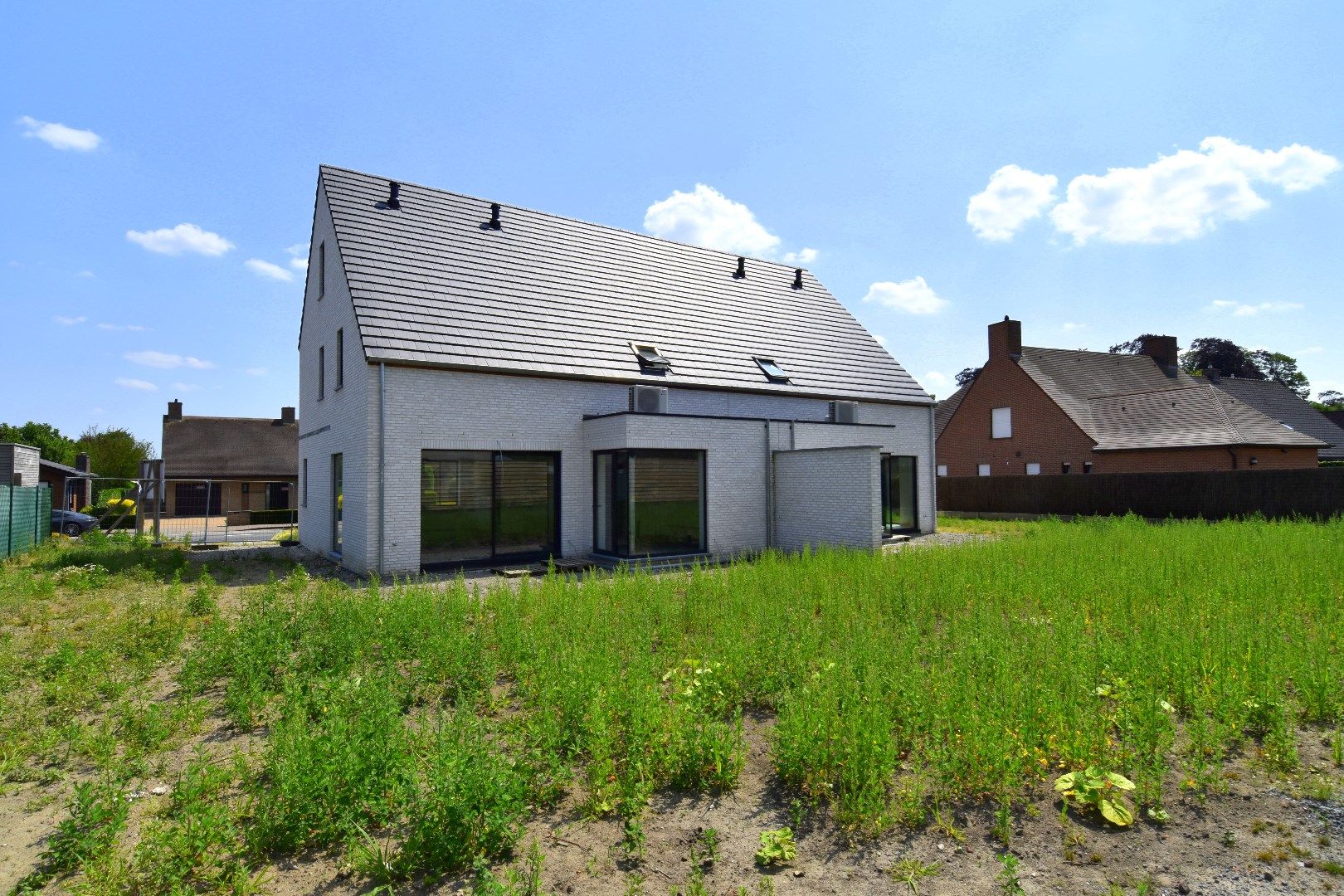 Nieuwbouwwoning met 3 slaapkamers vlakbij centrum Meulebeke foto 3