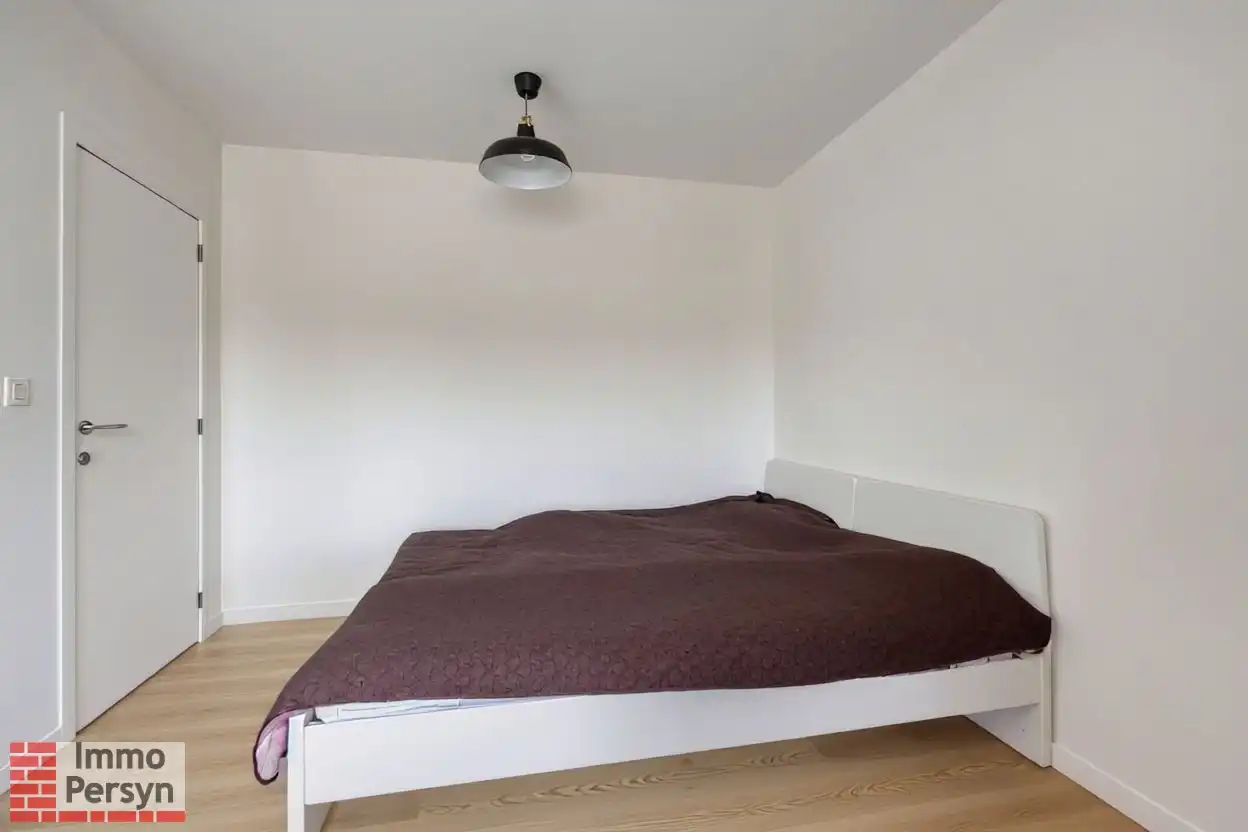 Moderne gezinswoning met 3 slaapkamers en gezellige tuin foto 17