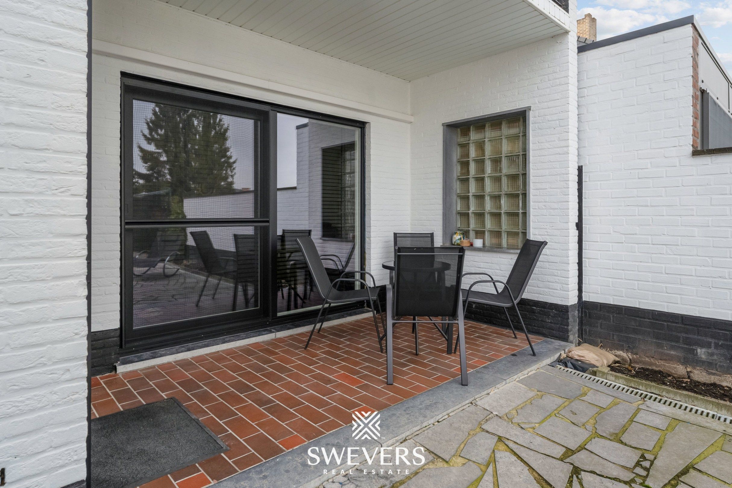 Volledig vernieuwd pareltje met terras, balkon & loods in Riemst foto 24