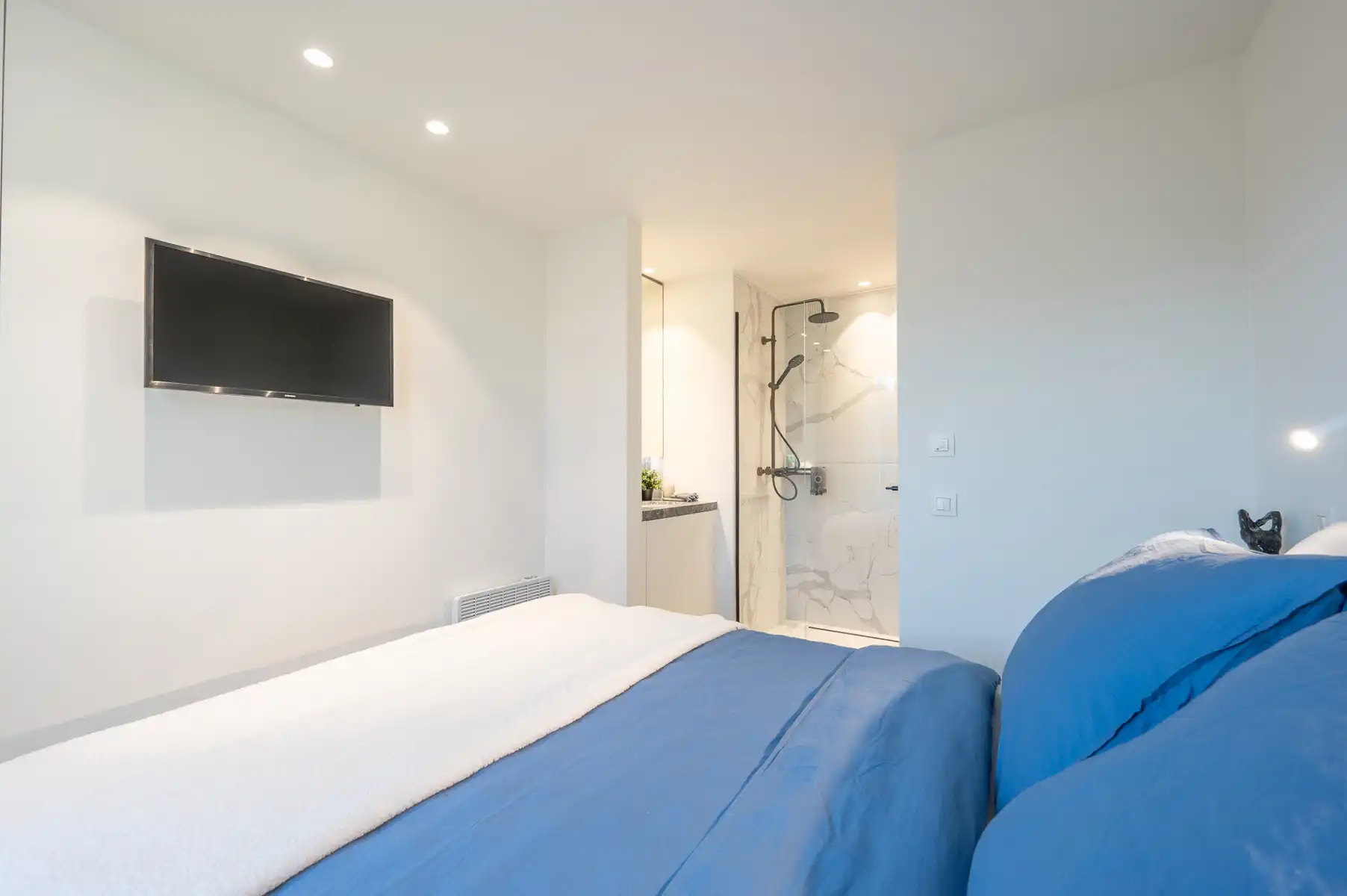 Gerenoveerde penthouse op enkele stappen van het strand foto 12