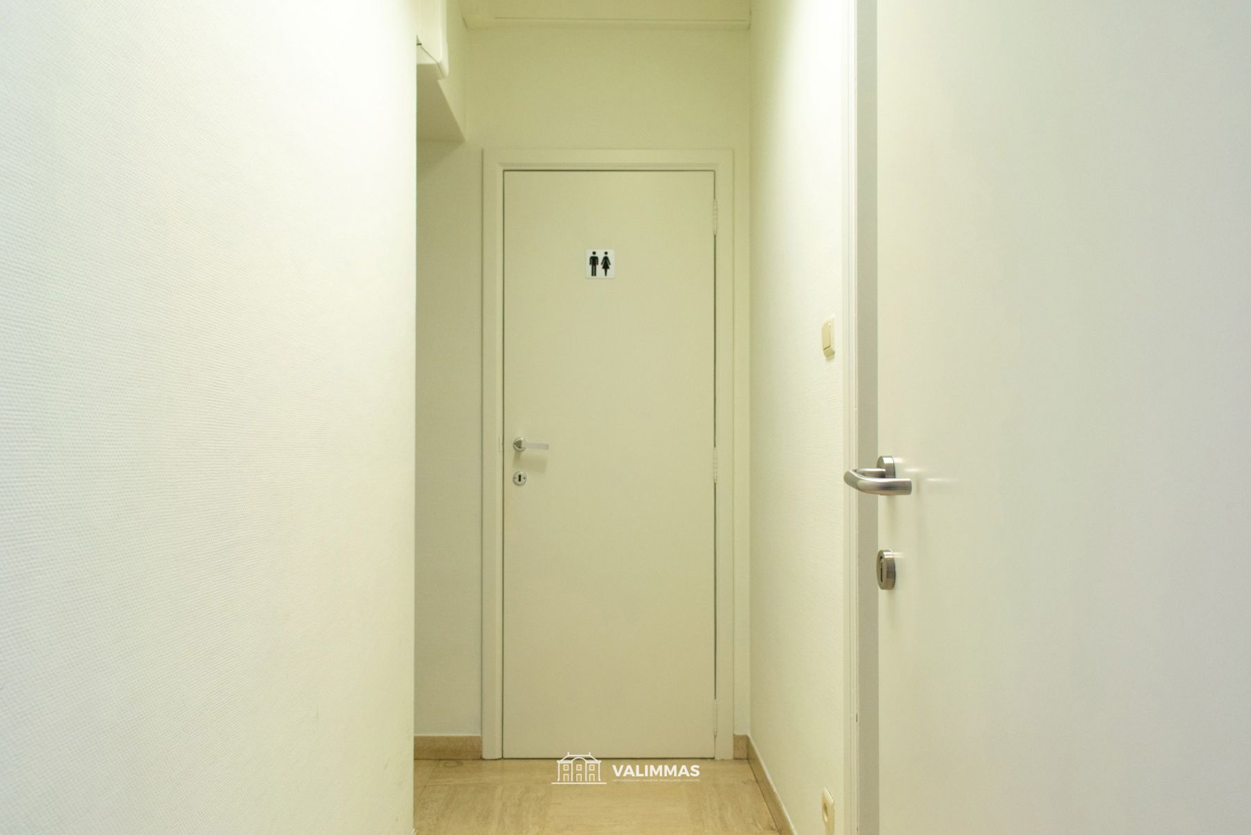 Commercieel gelegen gelijkvloerse kantoor- of handelsruimte  foto 7