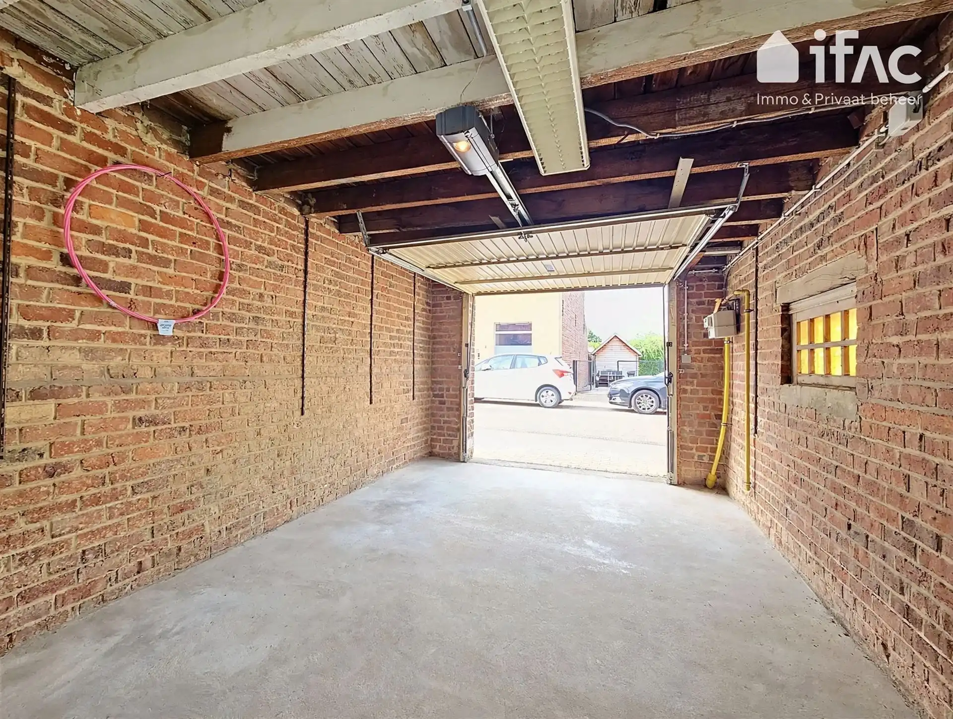 Karaktervolle woning met leuk terras en garagebox foto 19