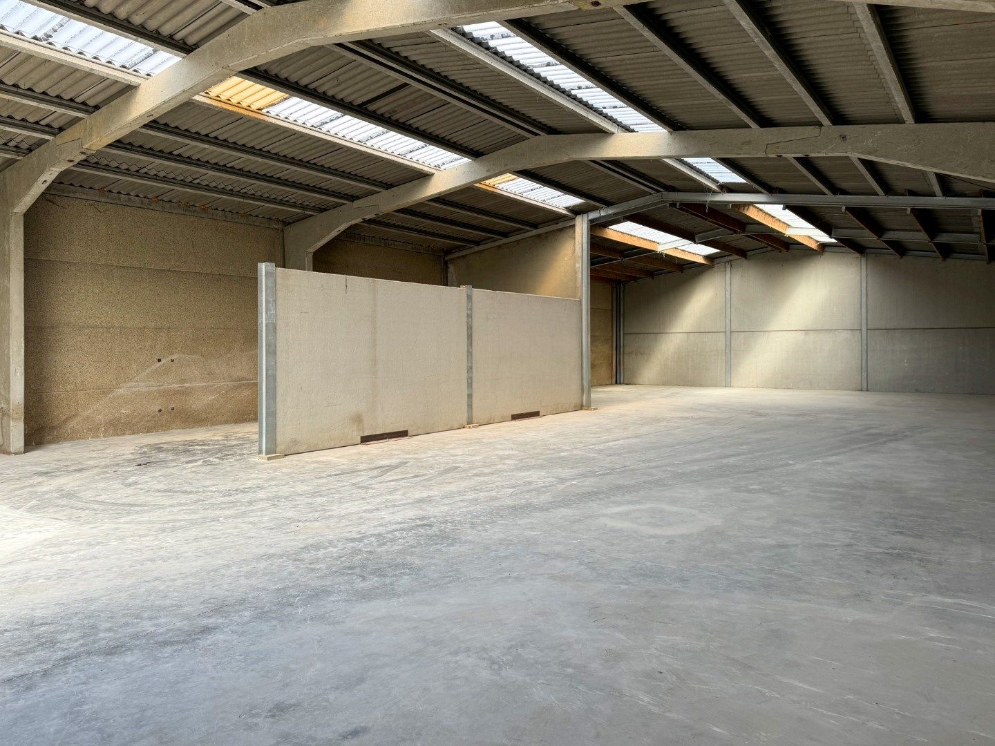 Ruime loods voor opslag te Zarren. foto 8