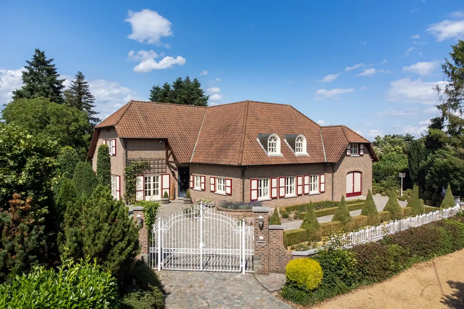 Riante karaktervolle villa met parktuin op ruim 1 hectare foto 31