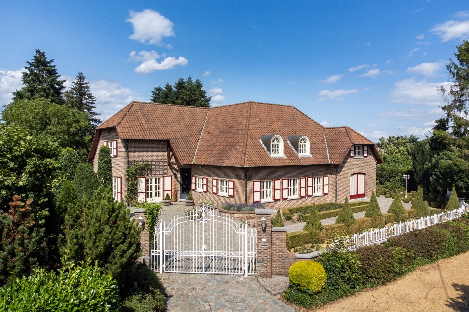 Riante karaktervolle villa met parktuin op ruim 1 hectare foto 31