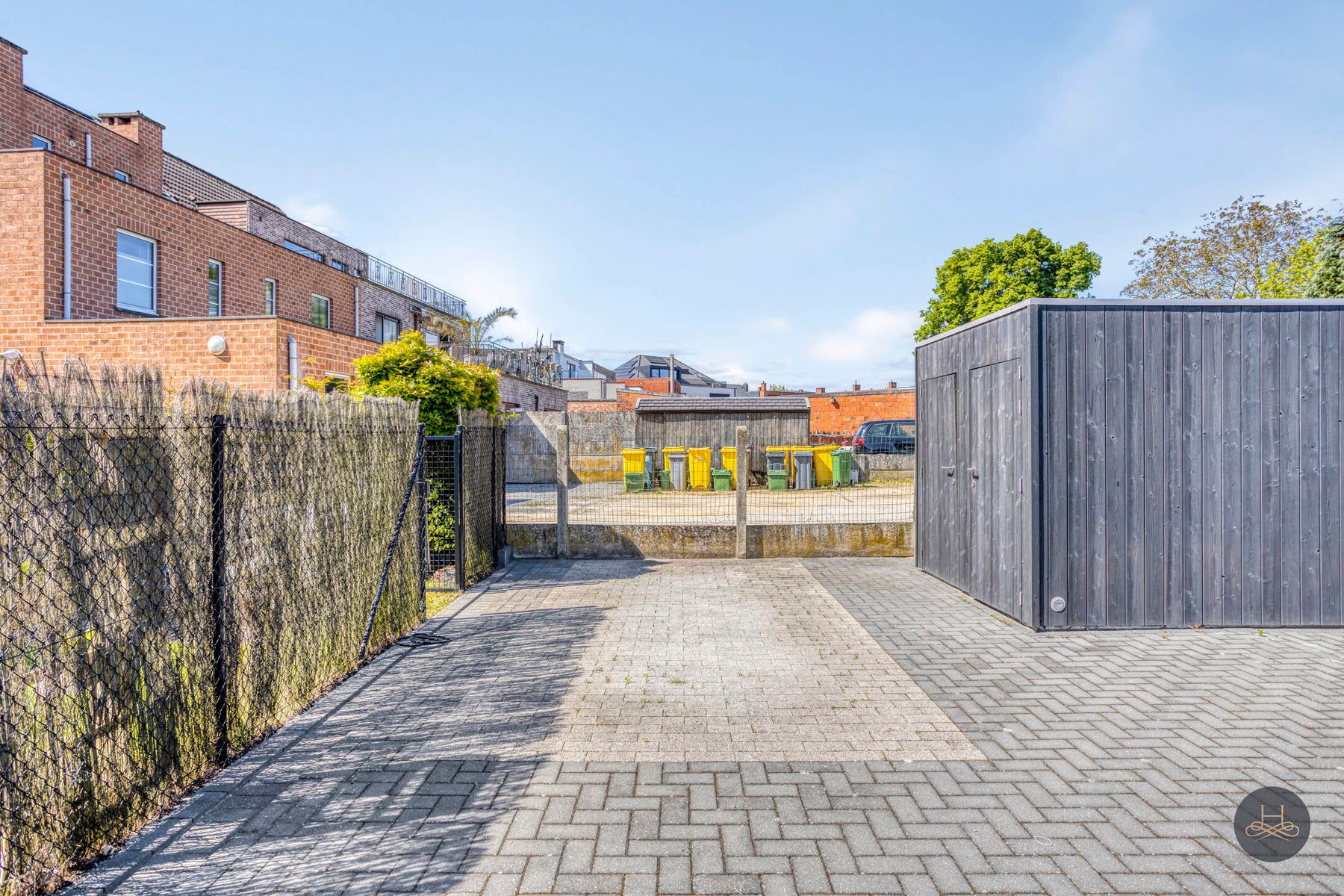 Lichtrijk, recent gelijkvloers appartement met toffe tuin foto 32