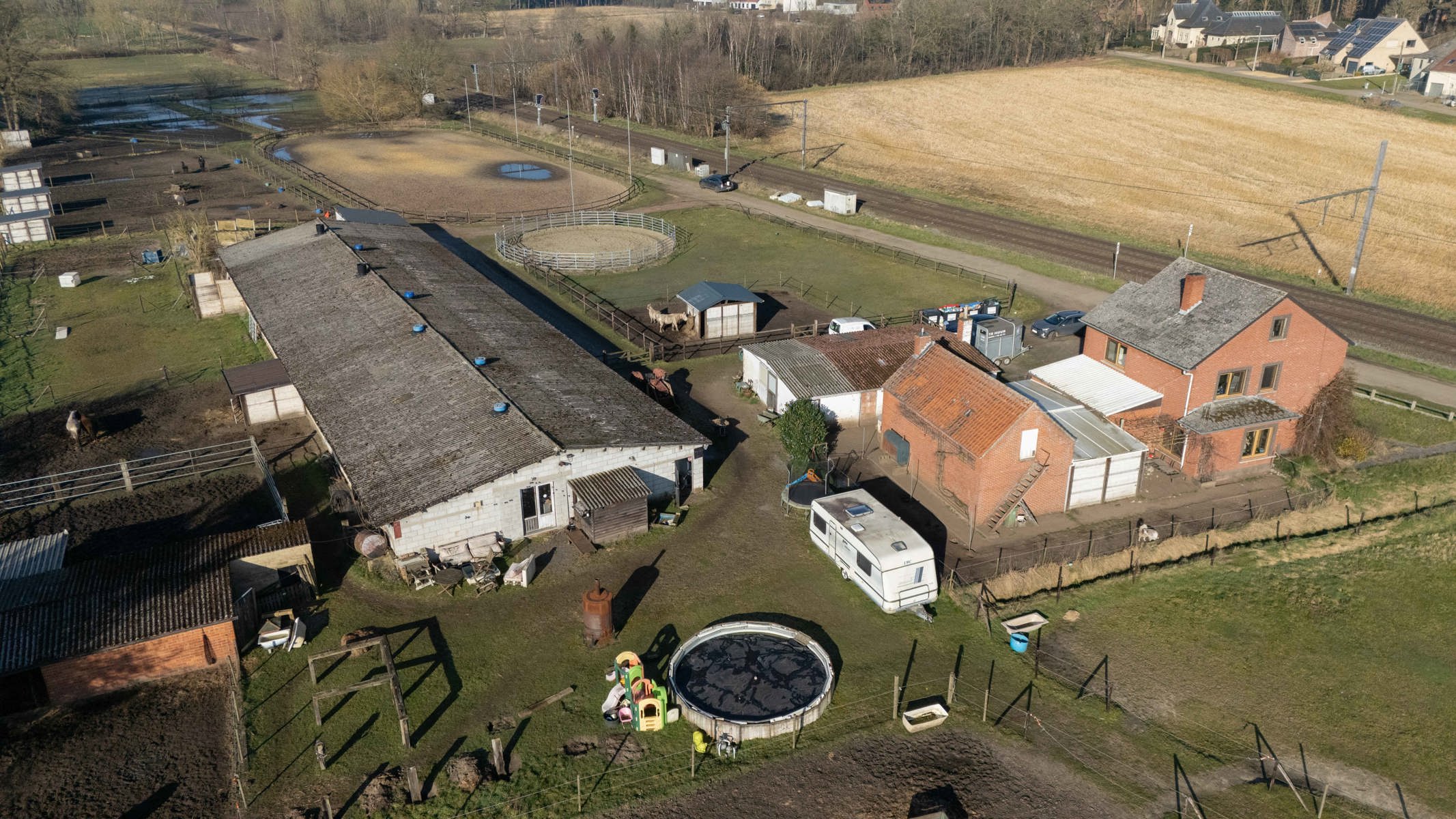 Unieke eigendom met loods, bijgebouwen en weilanden op 87a37 foto 4