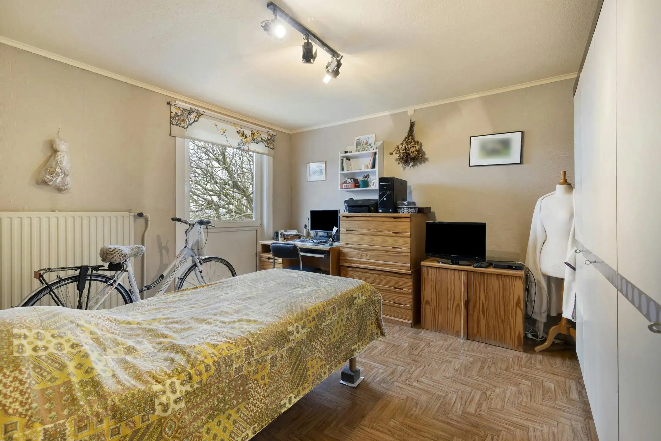 Ruime halfopen woning met 4 slaapkamers op 558m² te Veurne. foto 6