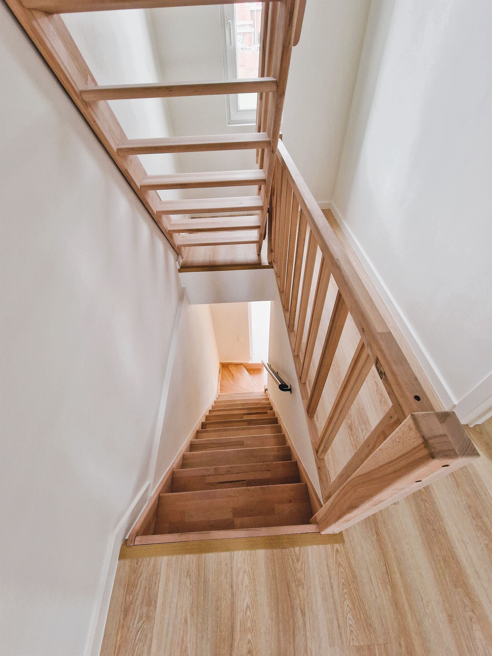 Gerenoveerde woning met 2 slpk en tuin foto 9