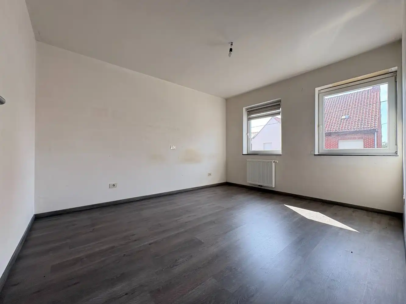 Ruime gezinswoning met 3 à 4 slaapkamers, garage en tuin foto 8