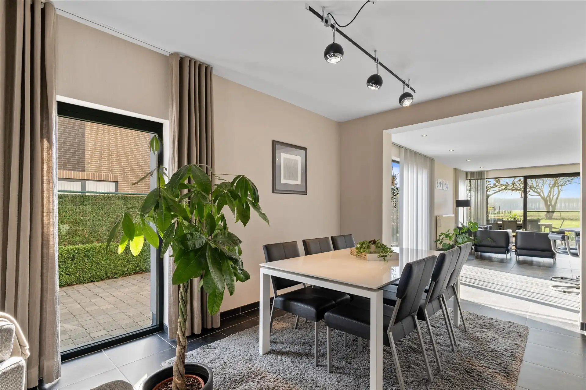 Modern halfopen bebouwing met uniek zicht in een landelijke omgeving. foto 10