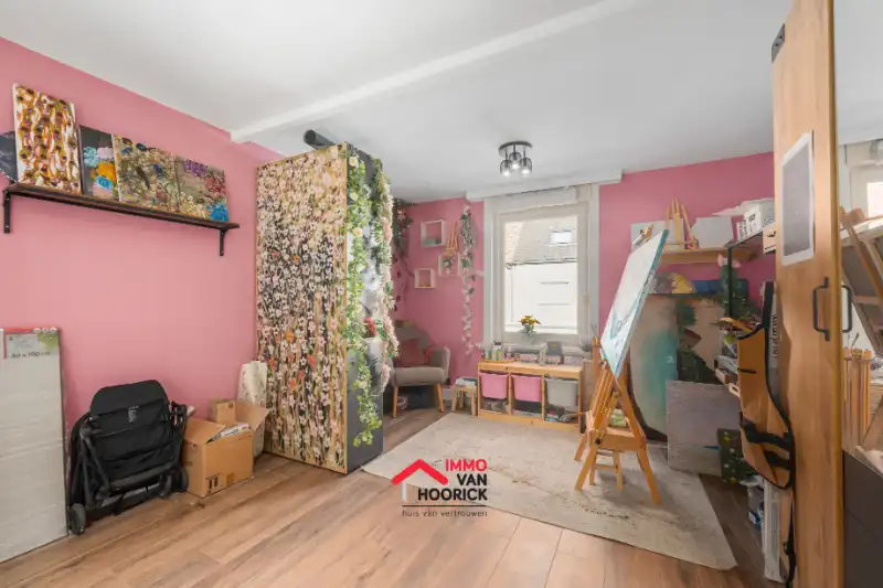 Instapklare woning met 5 slpkmrs en nieuw dak!!! foto 9