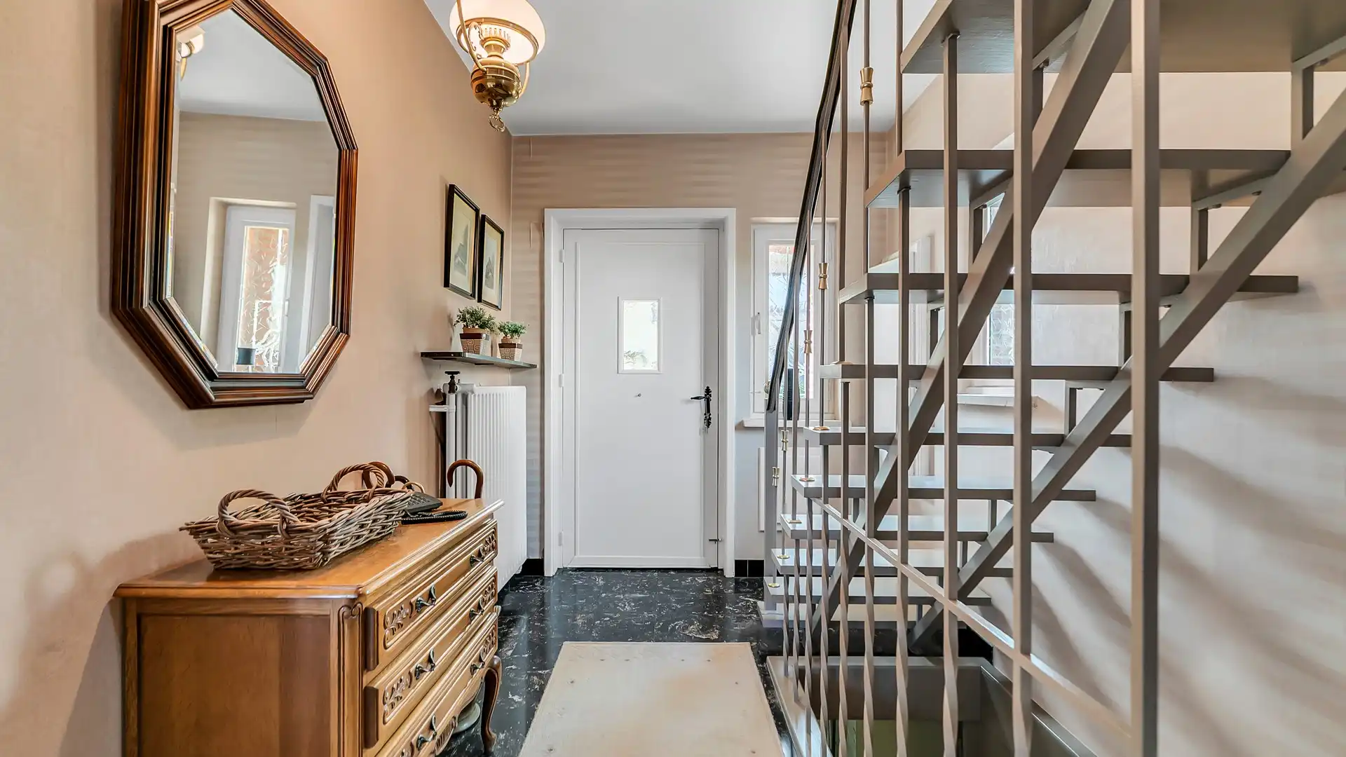 Op te frissen woning met 3 slpkrs te Maasmechelen foto 23