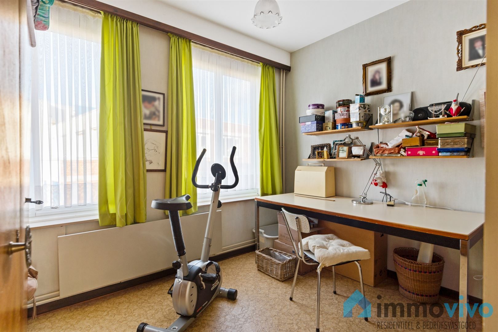 Ruime half-open bebouwing met 6 slpk's, tuin en 2 garageboxen foto 15