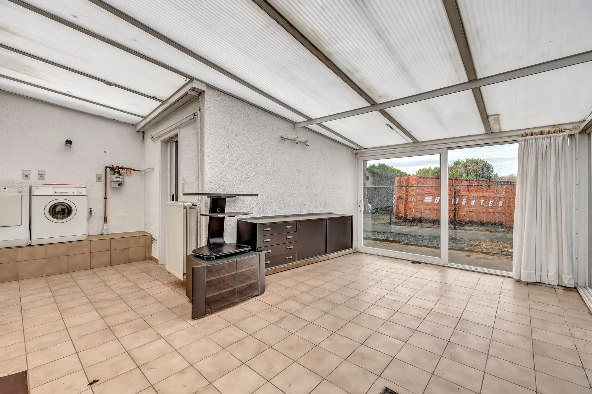 Te renoveren woning met veel potentieel nabij centrum foto 12