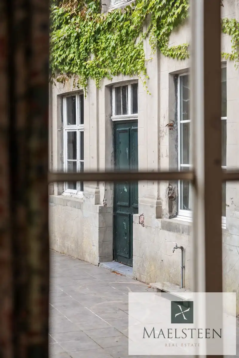 Historisch herenhuis op 3.611m2 in centrum Ruiselede foto 6