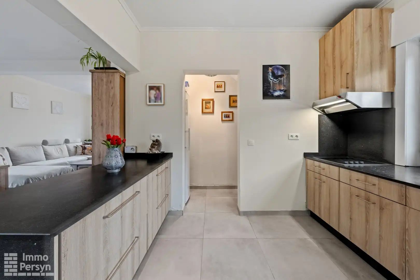 Charmante, gerenoveerde woning met carport en tuin foto 9