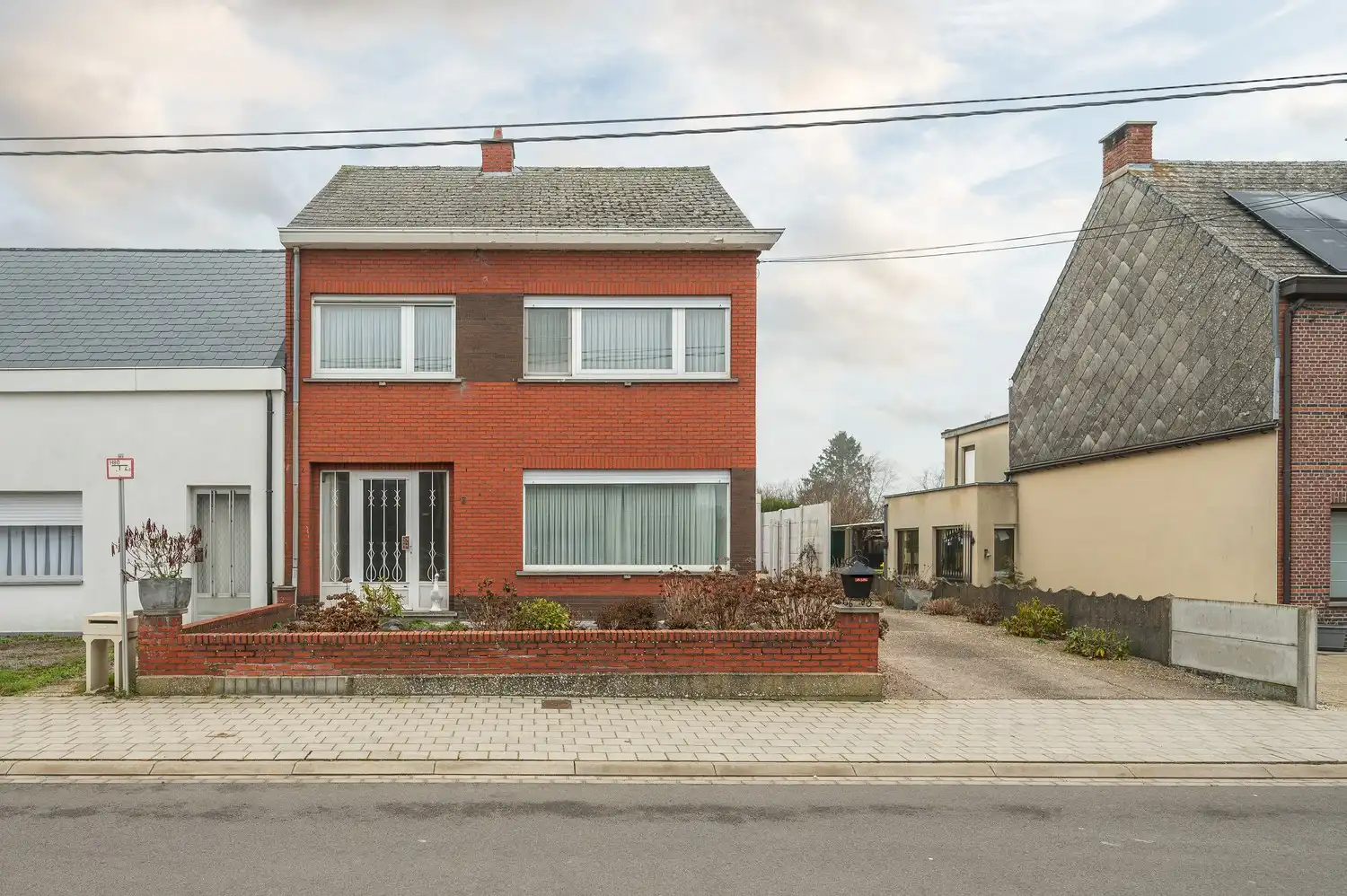 Halfopen bebouwing in doodlopende straat. foto 2