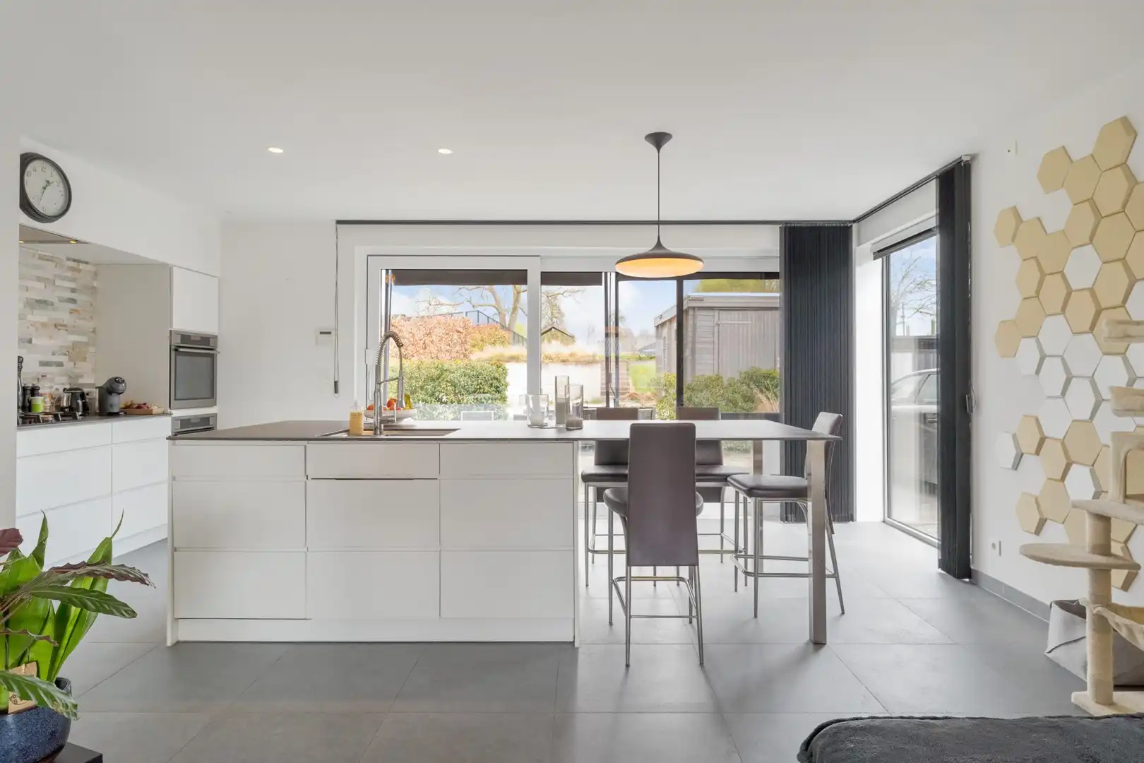 INSTAPKLARE MODERNE WONING MET PRACHTIG VRIJ ZICHT IN ALKEN foto 7