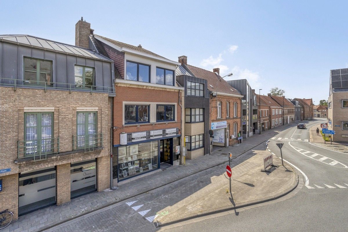 verrassend ruim en veelzijdig pand op toplocatie in Knesselare foto {{pictureIndex}}