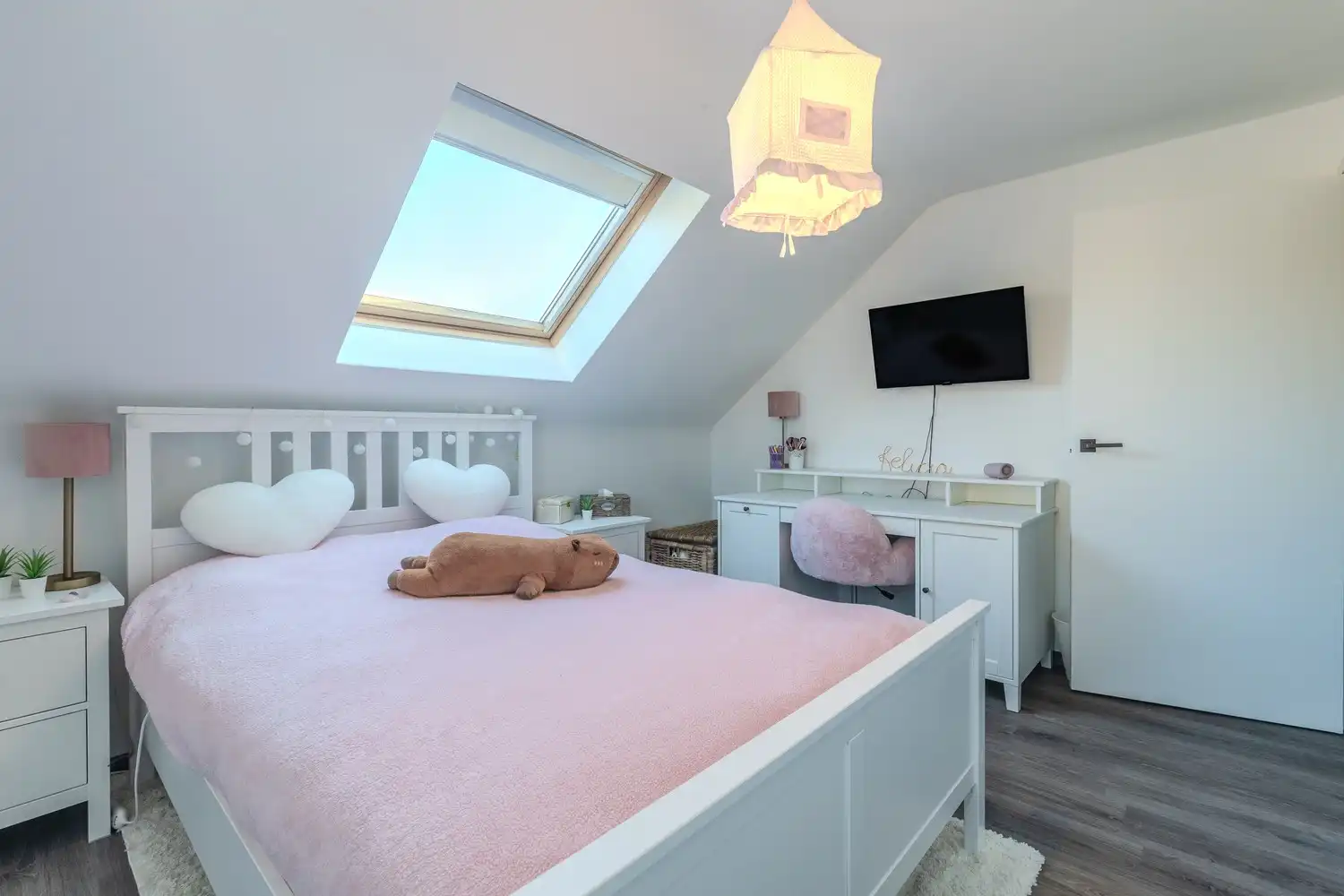 Stijlvolle, instapklare woning met vier slaapkamers, twee badkamers en verwarmd zwembad te koop in Lanaken foto 28