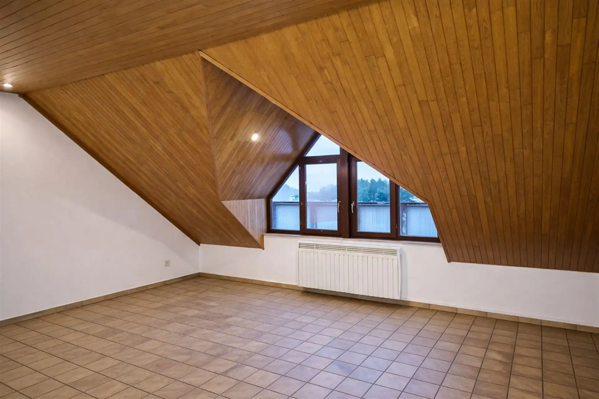 Dakappartement met 2 slaapkamers in centrum van Lummen foto {{pictureIndex}}