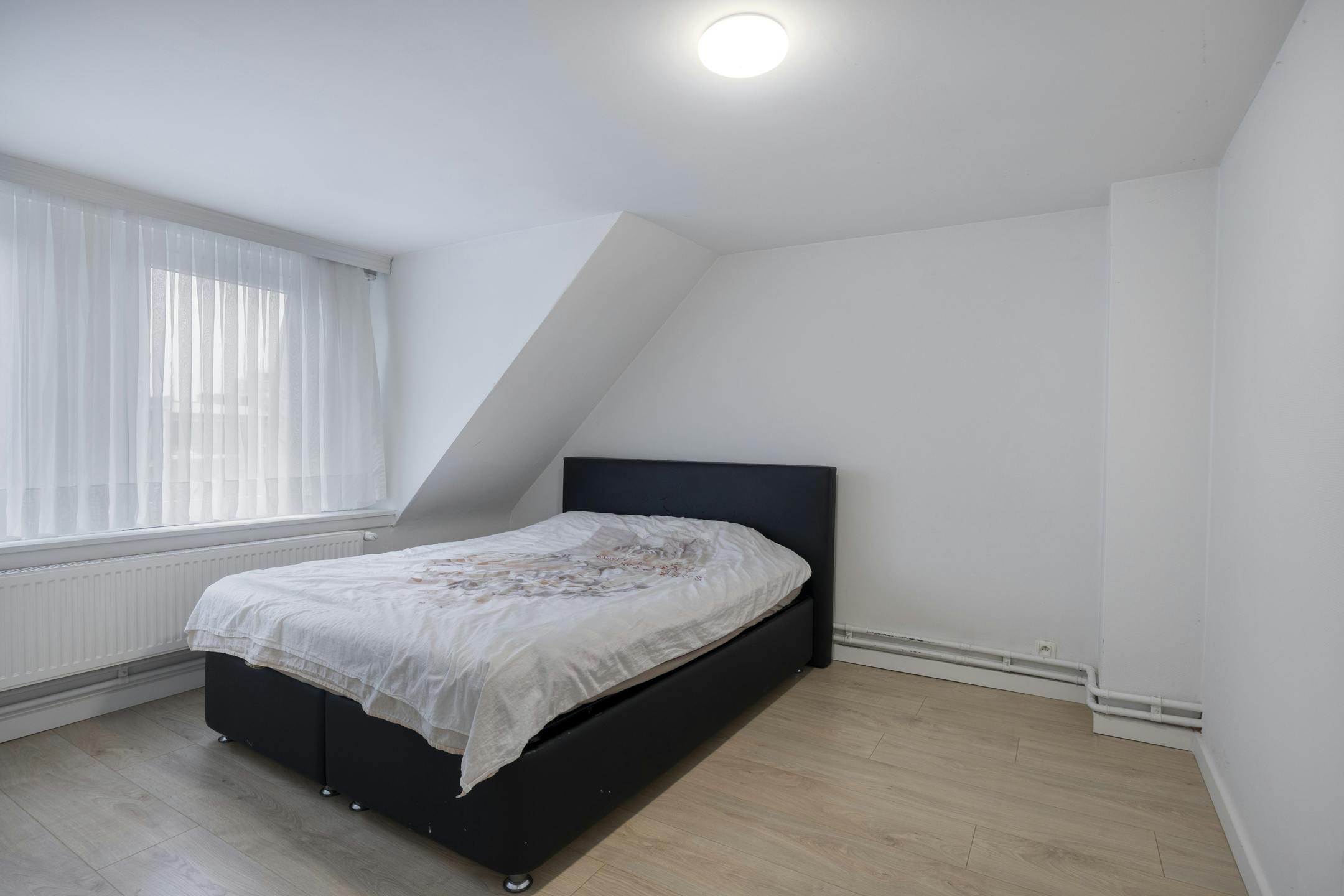 Huis met 6 slaapkamers  en tuin te koop in Merksem! foto 15