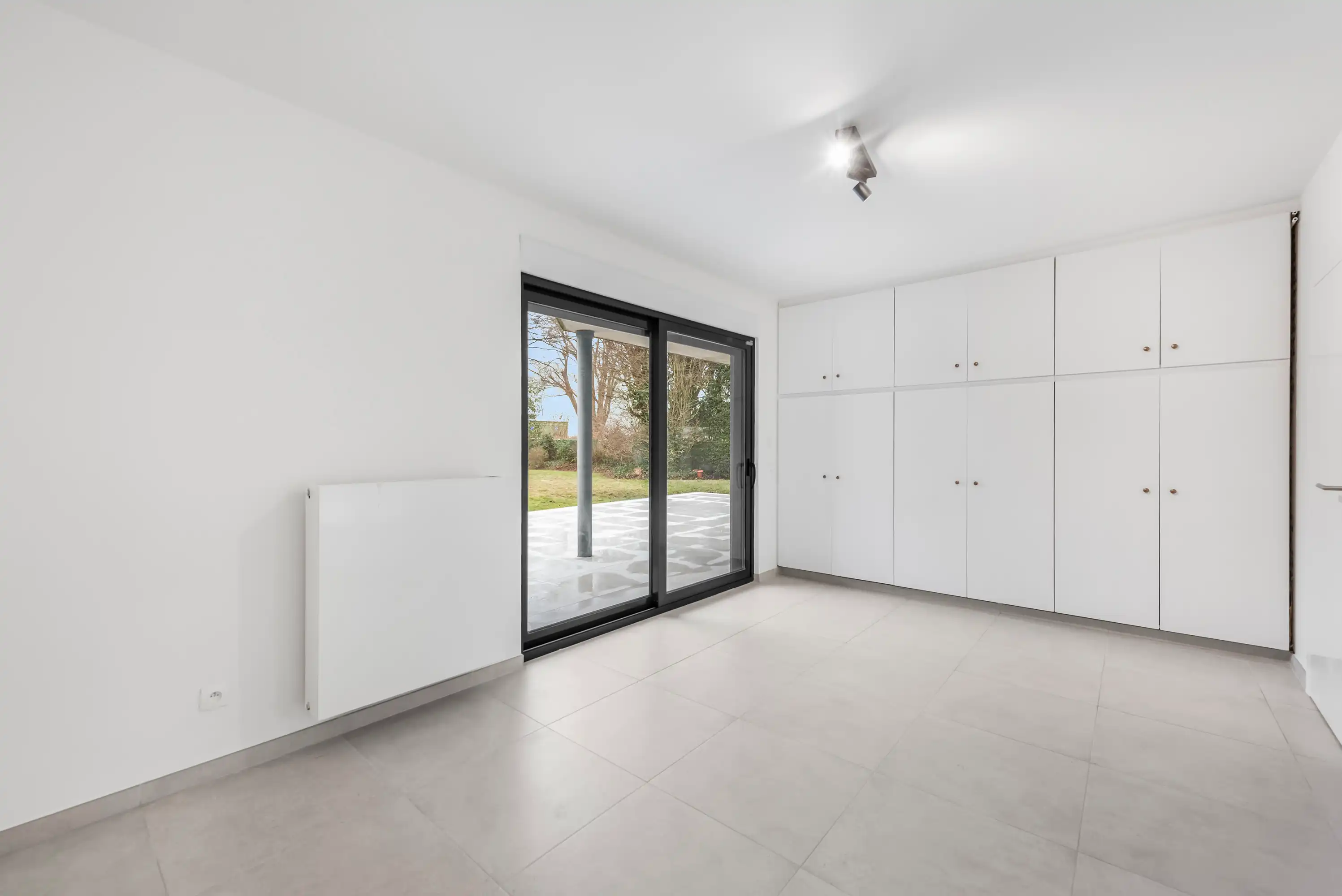 Ruime gerenoveerde halfopen bel-etage met tuin in Neerland foto 9