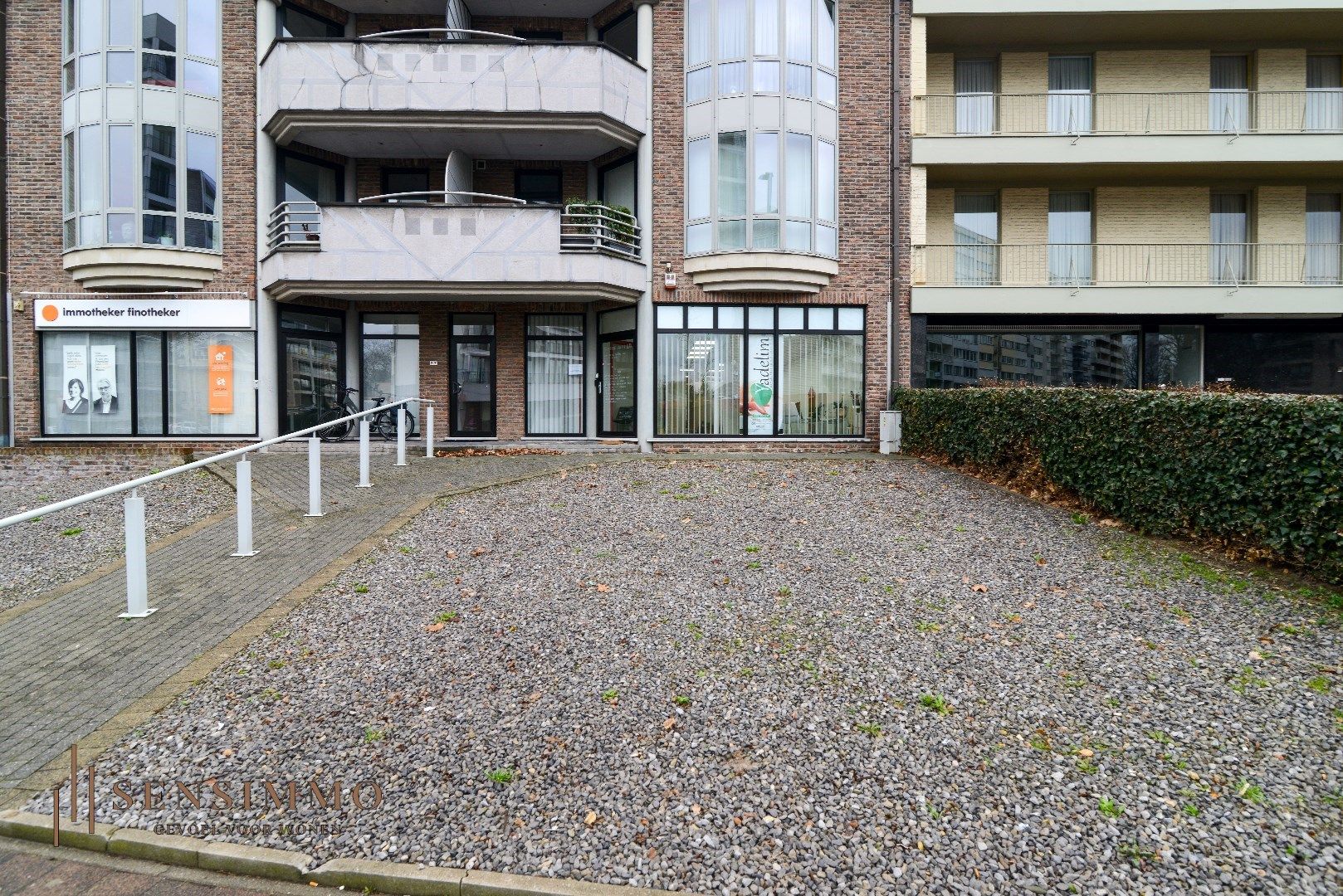 Unieke handelsruimte op toplocatie in Genk – 200m² flexibel in te richten foto 19