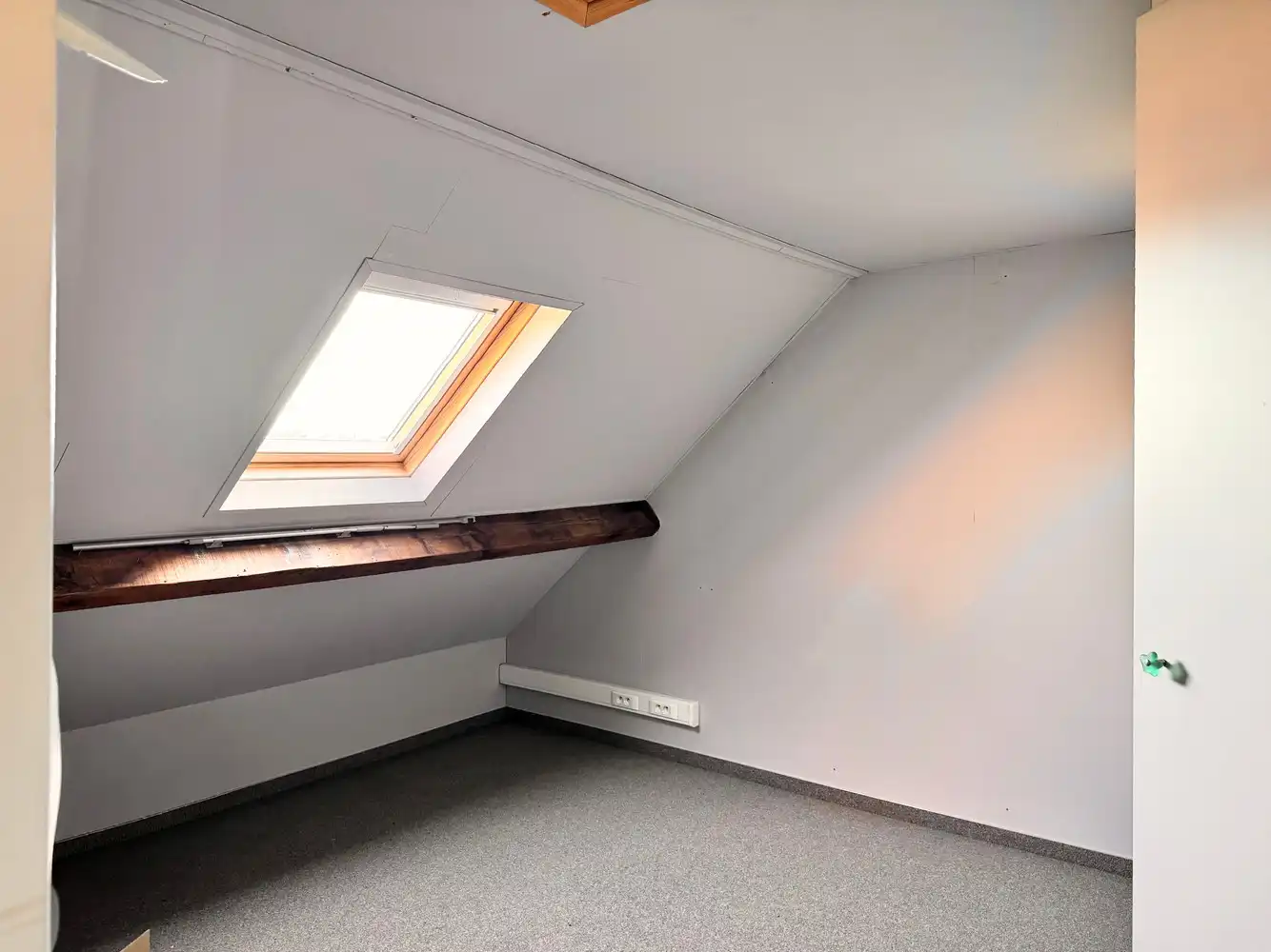 Degelijke woning met 3 slaapkamers gelegen in de rustige, aangename Beukenstraat. foto 20