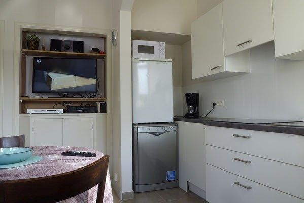 Gerenoveerd gelijkvloers appartement met 2 slaapkamers. foto 4
