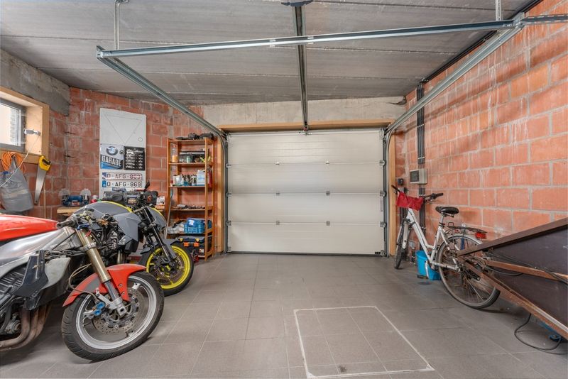 Stijlvolle en energiezuinige woning met garage in het bruisende centrum van Roeselare foto 11
