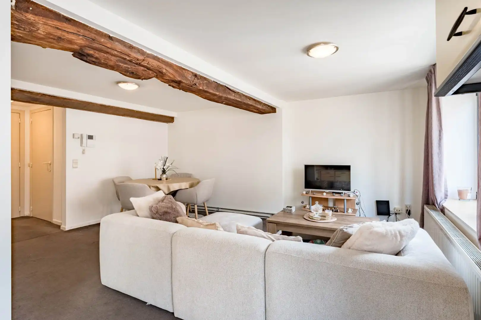 Comfortabel appartement op de 2de verdieping van een kleinschalige residentie op een steenworp van de historische markt!  foto 6