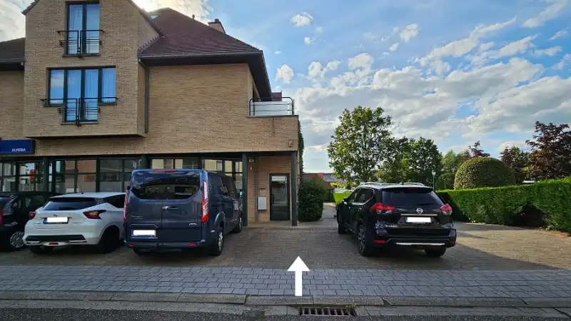 Parkingplaats bovengronds in het centrum foto {{pictureIndex}}