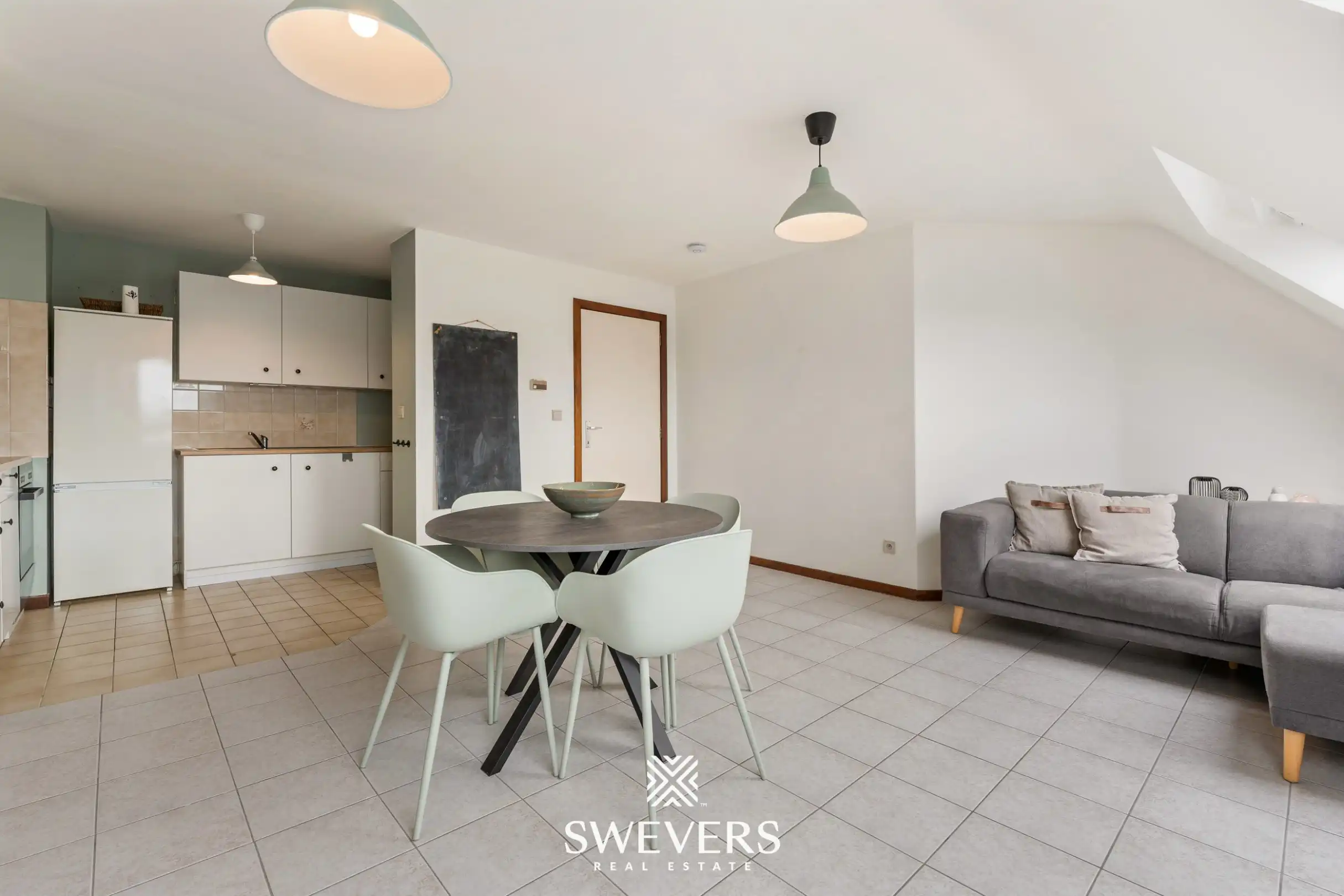 Instapklaar en lichtrijk 1-slaapkamerappartement op topligging in Houthalen centrum foto 5
