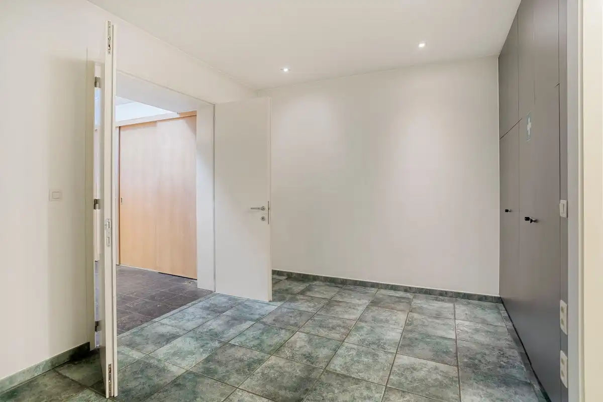 UITZONDERLIJK HANDELSHUIS MET GERENOVEERD DUPLEXAPPARTEMENT OP TOPLOCATIE IN CENTRUM TONGEREN. foto 8