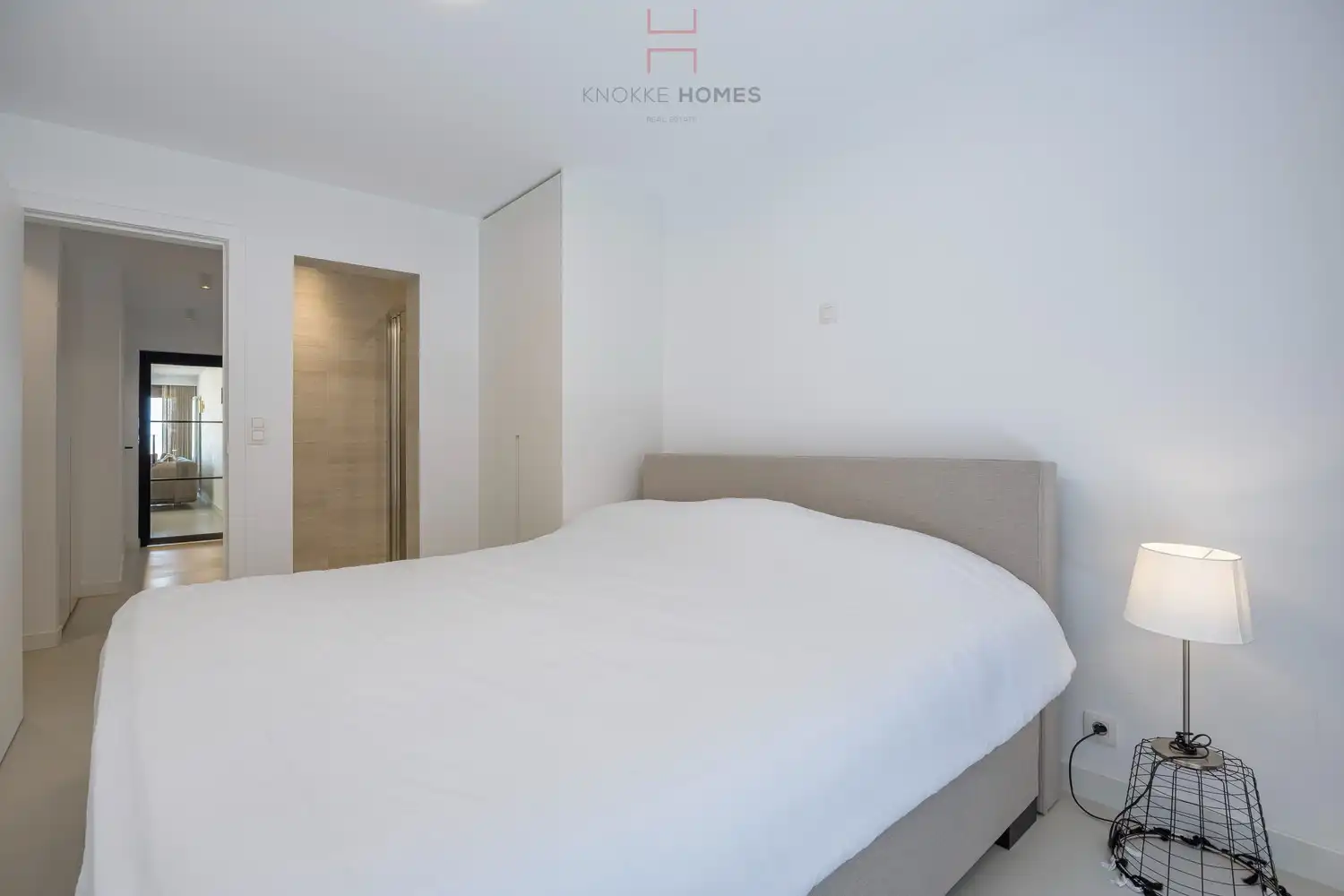 Mooi gerenoveerd vakantie-appartement op de zeedijk in Duinbergen foto 14