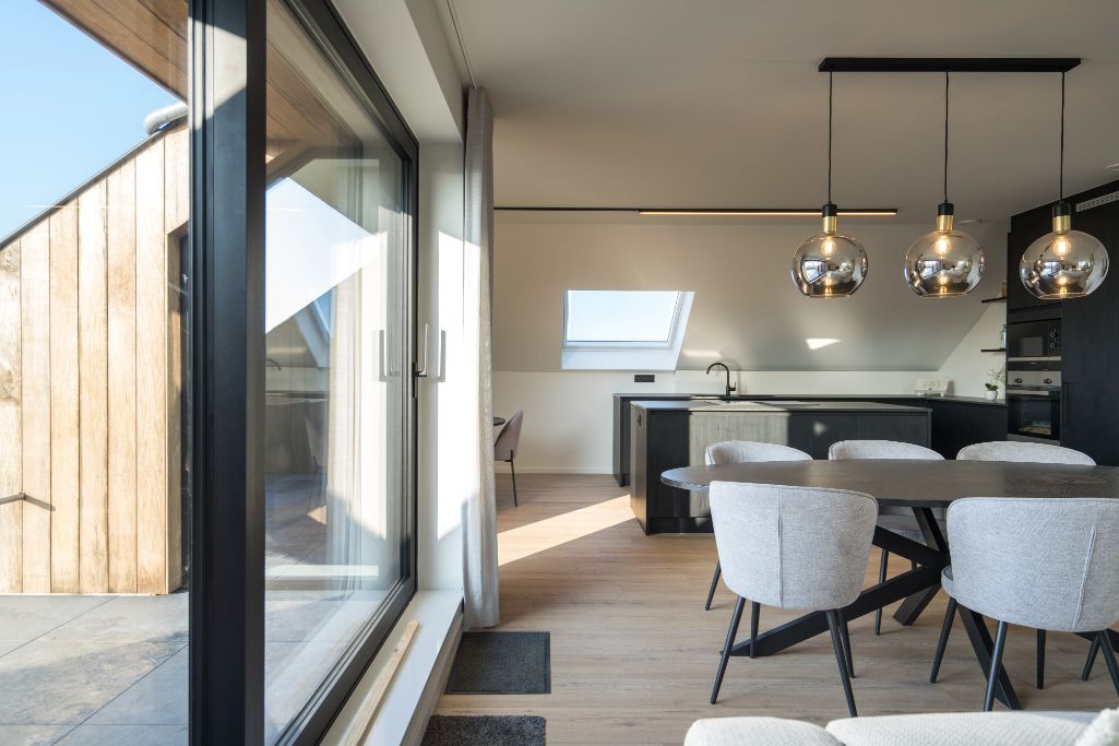 Zeer mooi afgewerkte penthouse in het centrum van Zonnebeke met 3 slaapkamers en 60m² terrassen foto {{pictureIndex}}