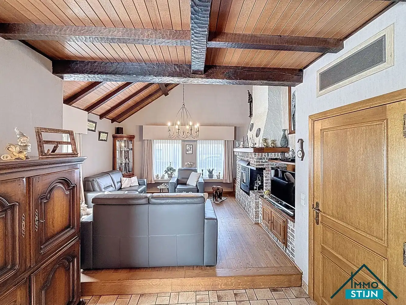 Landelijk gelegen woning met dubbele garage foto 4