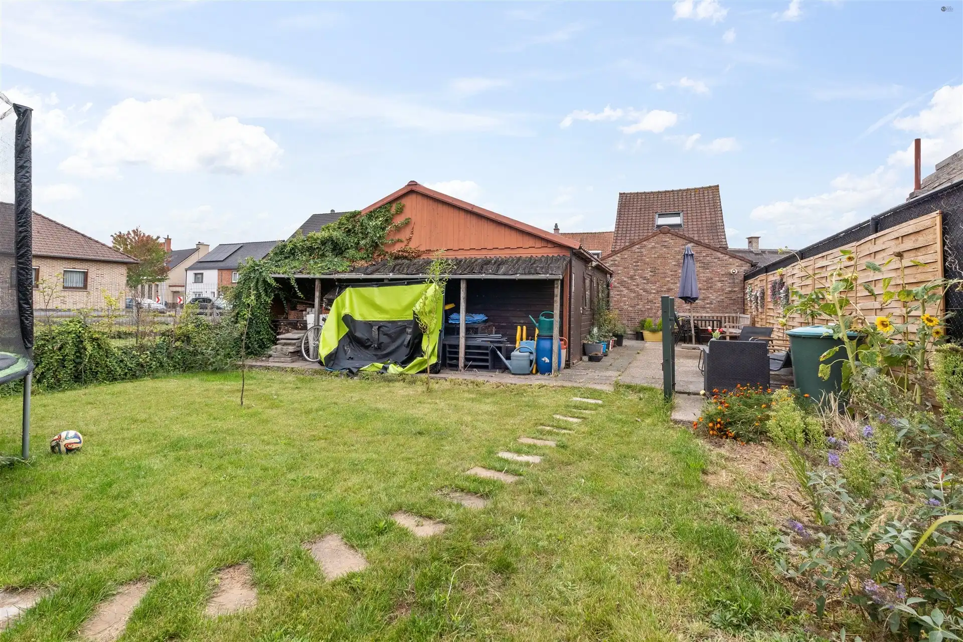 verzorgde woning met brede oprit en garage foto 15