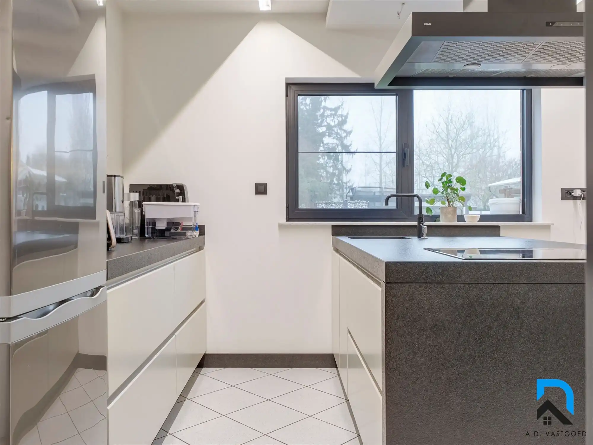 Ruime woning met prachtige tuin foto 14