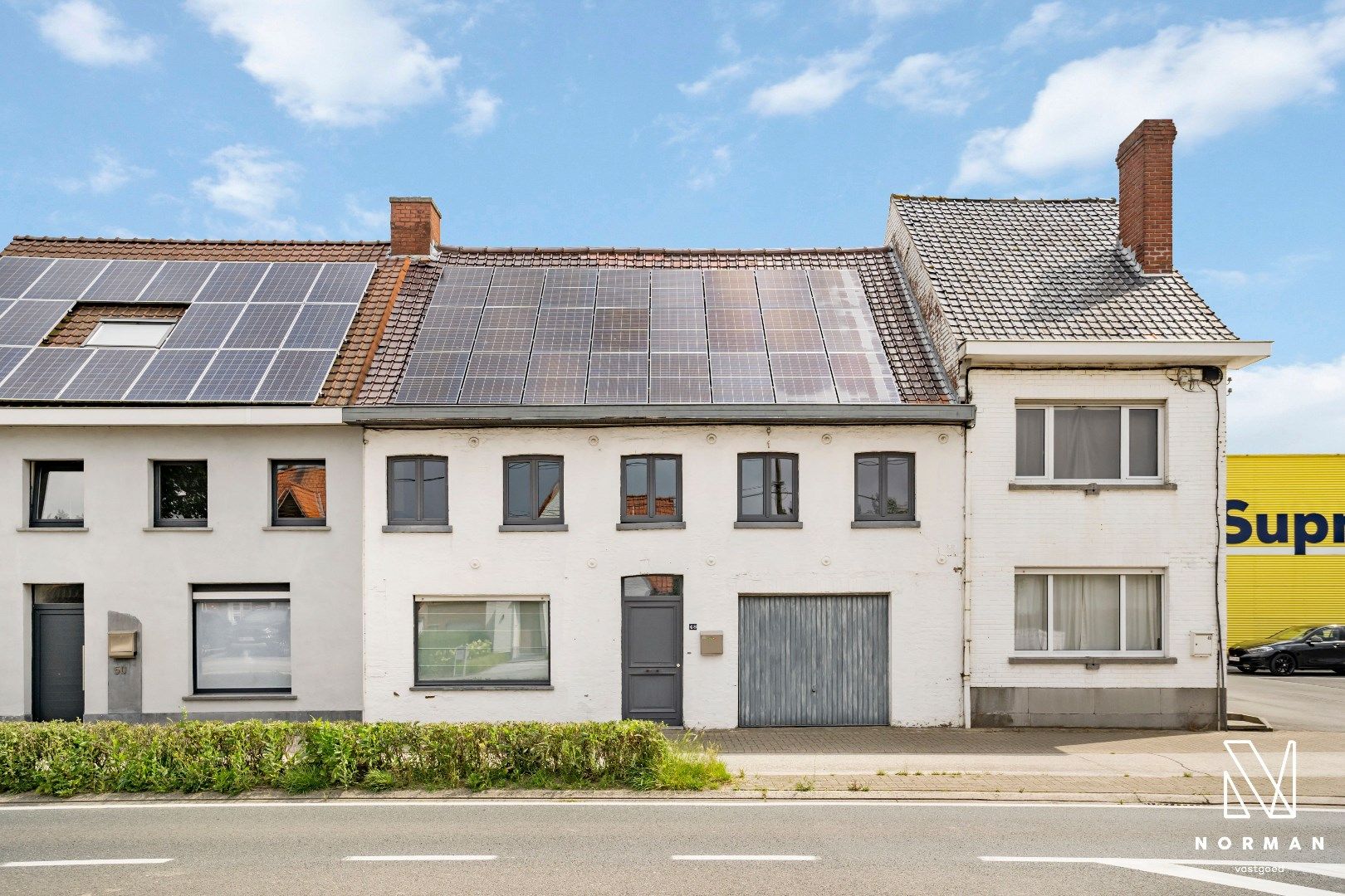 Woning te koop in Hulste met zonnepanelen en 3 slaapkamers foto 1